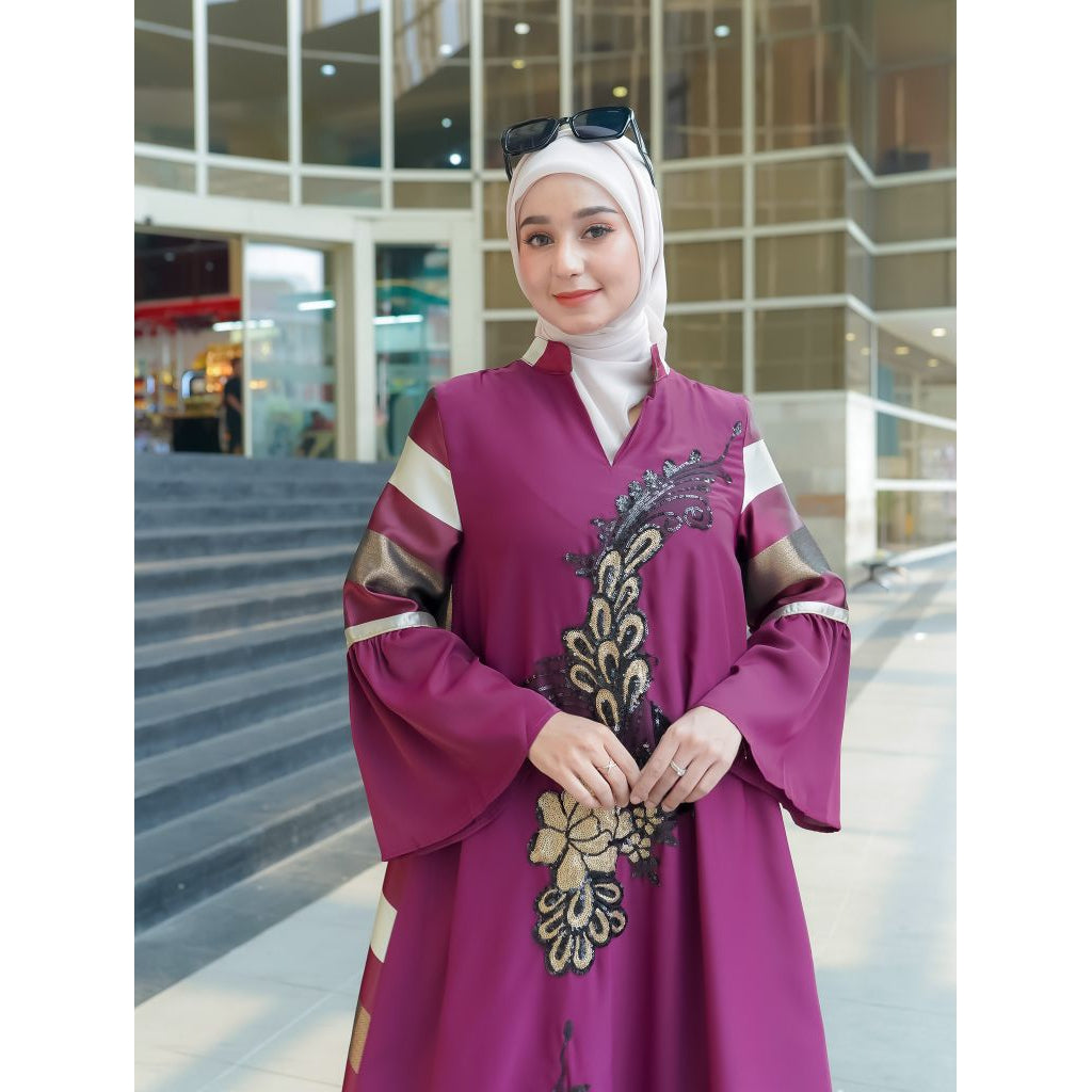Abaya Bergaris Ungu Bersulam Elegan Dari Lelas