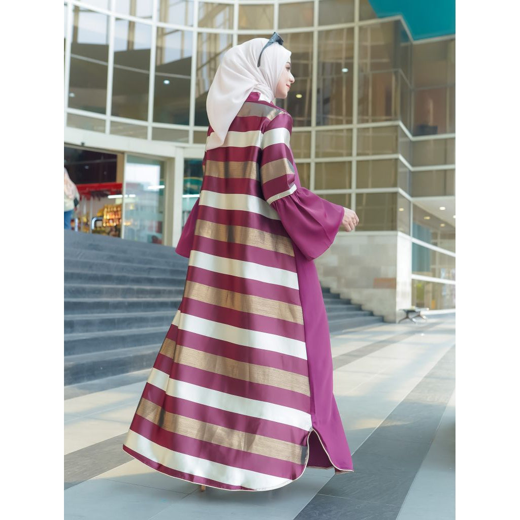 Abaya Bergaris Ungu Bersulam Elegan Dari Lelas